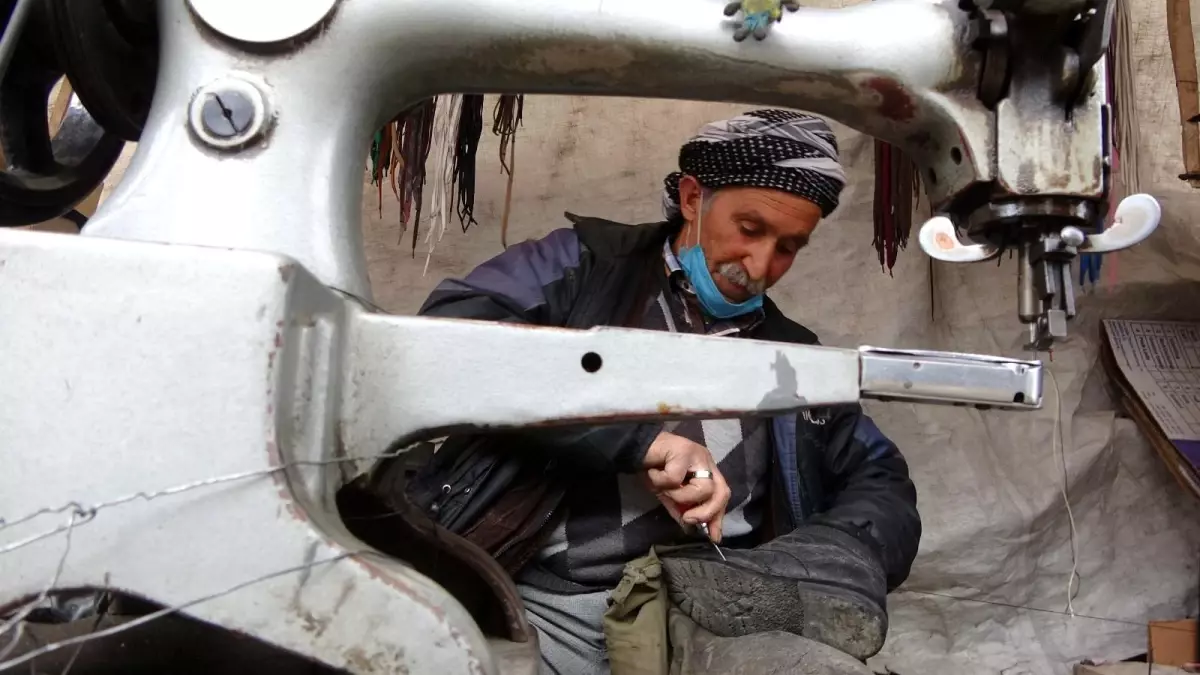 Ayakkabı tamircisi Abdurrahman amca, yer konusunda yardım istedi