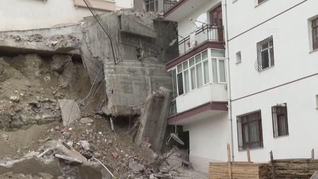 Bakan Kurum, Çankaya'da kontrollü yıkımı devam eden binanın çevresinde incelemelerde bulundu Bakan Kurum, Çankaya'da kontrollü yıkımı devam eden binanın çevresinde incelemelerde bulundu