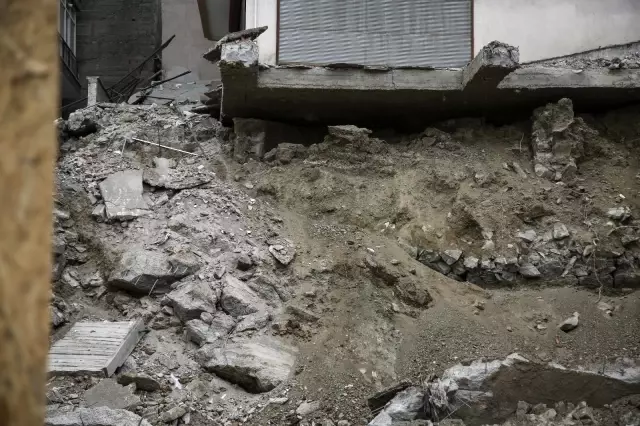 Son dakika haberleri | Bakan Kurum: Yapılan kontrolsüz kazı sebebiyle Açelya Apartmanı ve etrafındaki apartmanlar şuan için risk altında
