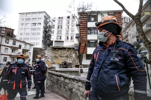 Son dakika haberleri | Bakan Kurum: Yapılan kontrolsüz kazı sebebiyle Açelya Apartmanı ve etrafındaki apartmanlar şuan için risk altında