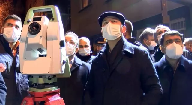 Bakan Soylu ve Vali Şahin Ankara'da Açelya apartmanı yıkım çalışmalarını inceledi Bakan Soylu ve Vali Şahin Ankara'da Açelya apartmanı yıkım çalışmalarını inceledi