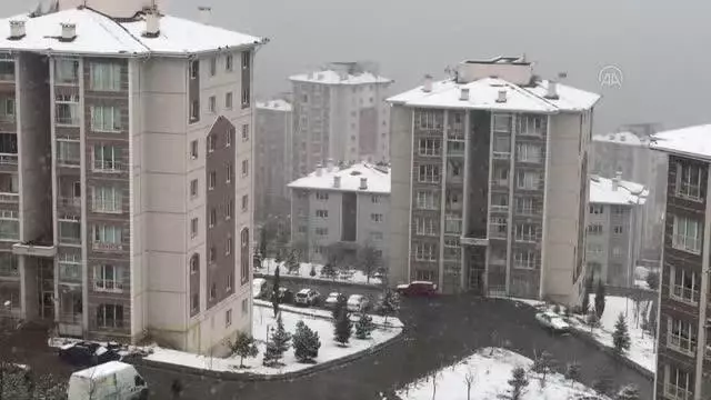 Başkente nisan ayında kar yağdı Başkente nisan ayında kar yağdı