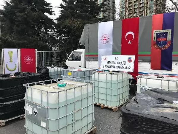 Son dakika haberi... Büyükçekmece'de 9 ton asetik anhidritin ele geçirildiği operasyon anı kamerada Son dakika haberi... Büyükçekmece'de 9 ton asetik anhidritin ele geçirildiği operasyon anı kamerada