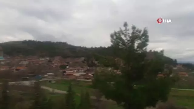 Kaymakam Karnap depremin ardından köylerde incelemelerde bulundu Kaymakam Karnap depremin ardından köylerde incelemelerde bulundu