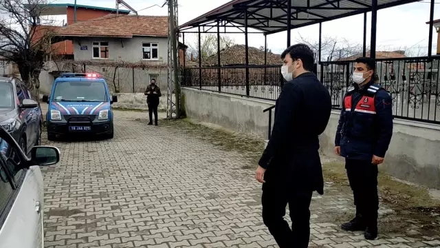 Kaymakam Karnap depremin ardından köylerde incelemelerde bulundu Kaymakam Karnap depremin ardından köylerde incelemelerde bulundu