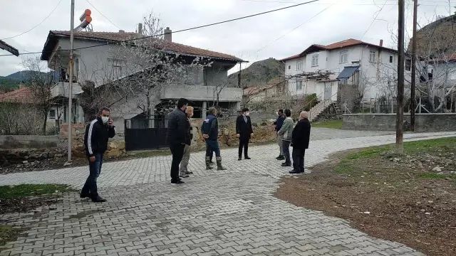 Kaymakam Karnap depremin ardından köylerde incelemelerde bulundu Kaymakam Karnap depremin ardından köylerde incelemelerde bulundu