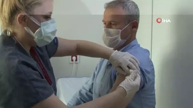 Covid-19 aşısı olduktan sonra virüse yakalananlara kötü haber Covid-19 aşısı olduktan sonra virüse yakalananlara kötü haber