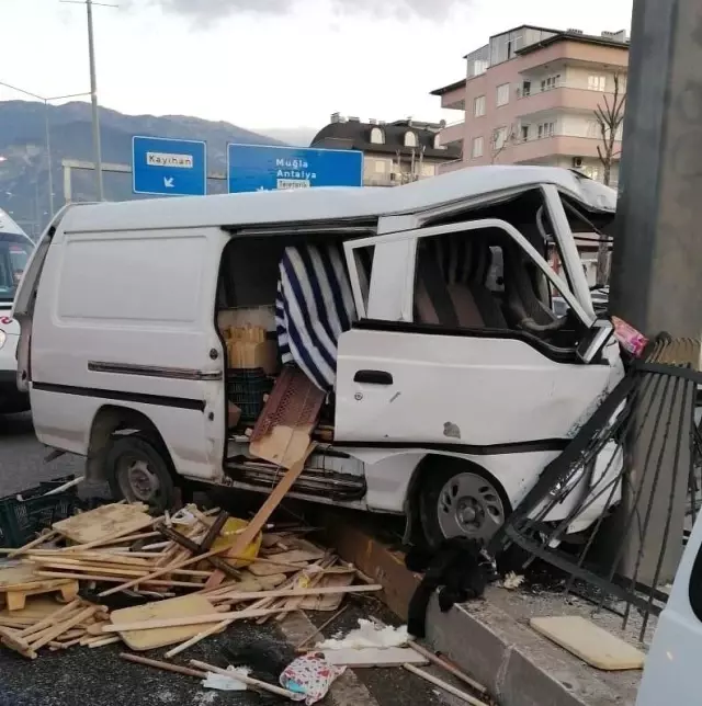 Denizli'de trafik kazaları; 3 yaralı Denizli'de trafik kazaları; 3 yaralı