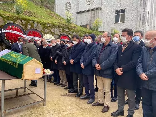 Ekrem İmamoğlu'nun kayınvalidesi Hava Kaya, son yolculuğuna uğurlandı Ekrem İmamoğlu'nun kayınvalidesi Hava Kaya, son yolculuğuna uğurlandı