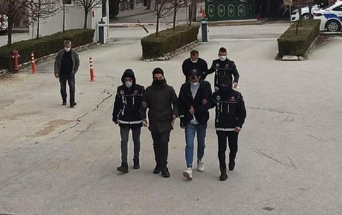 Eskişehir'de sokakta uyuşturucu satışına 3 tutuklama