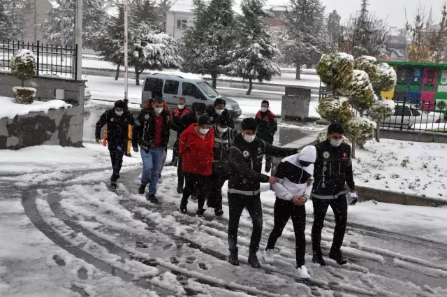 Son dakika haberleri... Karaman'da uyuşturucu operasyonu: 7 tutuklu Son dakika haberleri... Karaman'da uyuşturucu operasyonu: 7 tutuklu