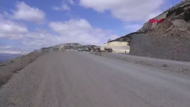 KARAMAN SEYCAN HEMŞİRENİN ÖLDÜĞÜ YERDE YOL YAPIM ÇALIŞMASI SÜRÜYOR KARAMAN SEYCAN HEMŞİRENİN ÖLDÜĞÜ YERDE YOL YAPIM ÇALIŞMASI SÜRÜYOR