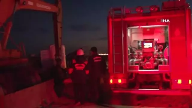 Son Dakika | Kıyıya oturan gemide bu sefer de yangın çıktı Son Dakika | Kıyıya oturan gemide bu sefer de yangın çıktı
