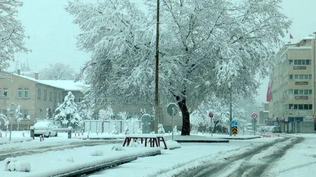 Kayseri'de nisan karı kışı aratmadı Kayseri'de nisan karı kışı aratmadı