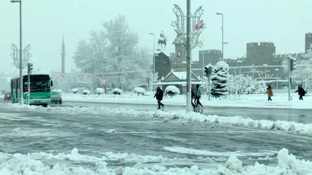 Kayseri'de nisan karı kışı aratmadı Kayseri'de nisan karı kışı aratmadı