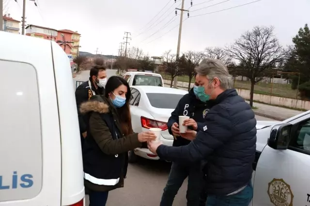 Kırıkkale Belediyesinden görev başındaki polislere çorba ikramı Kırıkkale Belediyesinden görev başındaki polislere çorba ikramı