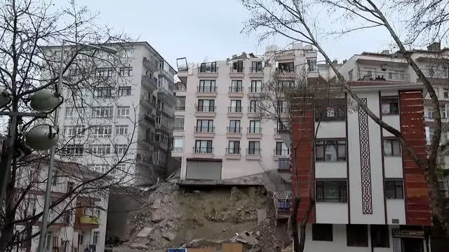 Kurum: 'İnşaat kazısı esnasında tedbiri almak zorundasınız, diğer binalara zarar veremezsiniz' Kurum: 'İnşaat kazısı esnasında tedbiri almak zorundasınız, diğer binalara zarar veremezsiniz'