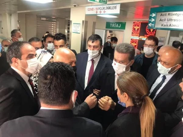 Uçakta rahatsızlanan Mustafa Sarıgül hastaneye kaldırıldı