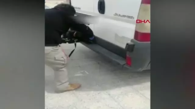 NARKOTİK KÖPEĞİ 'JİBBY', ÇANTADAKİ HAPLARI BULDU NARKOTİK KÖPEĞİ 'JİBBY', ÇANTADAKİ HAPLARI BULDU