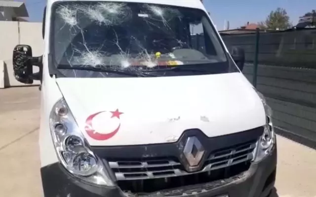 Öfkeli genç, Rus kadının lüks aracını hurdaya çevirip cep telefonuyla da kaydetti Öfkeli genç, Rus kadının lüks aracını hurdaya çevirip cep telefonuyla da kaydetti
