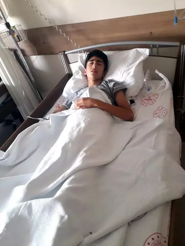 Son dakika gündem: ADANA OKUL BAHÇESİNDE MAÇ YAPARKEN ASILDIĞI KALE DİREĞİNİN ALTINDA KALDI Son dakika gündem: ADANA OKUL BAHÇESİNDE MAÇ YAPARKEN ASILDIĞI KALE DİREĞİNİN ALTINDA KALDI