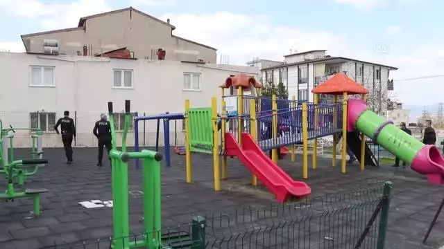 Parkta rastgele ateş açan saldırganın önüne çocuklar zarar görmesin diye geçen vatandaş yaralandı Parkta rastgele ateş açan saldırganın önüne çocuklar zarar görmesin diye geçen vatandaş yaralandı
