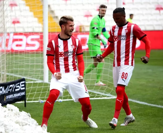 Robin Yalçın, Sivasspor'da siftah yaptı Robin Yalçın, Sivasspor'da siftah yaptı