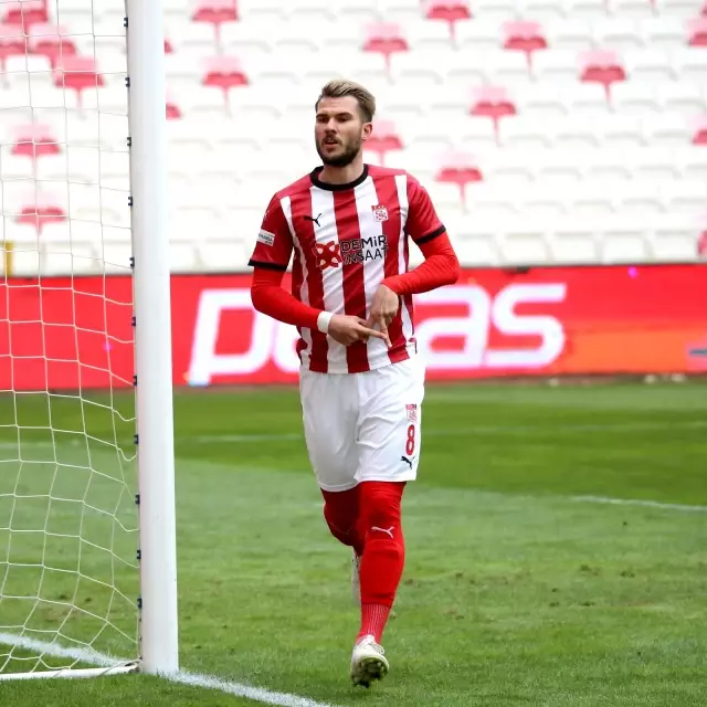 Robin Yalçın, Sivasspor'da siftah yaptı Robin Yalçın, Sivasspor'da siftah yaptı