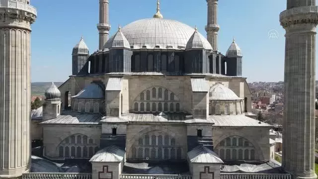 Selimiye Camisi minarelerine ramazan mahyası asıldı Selimiye Camisi minarelerine ramazan mahyası asıldı