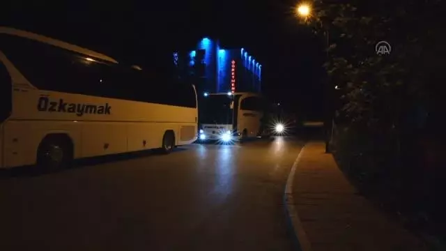 Sertavul Geçidi tipi ve buzlanma nedeniyle ulaşıma kapandı Sertavul Geçidi tipi ve buzlanma nedeniyle ulaşıma kapandı