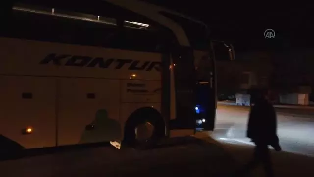 Sertavul Geçidi tipi ve buzlanma nedeniyle ulaşıma kapandı Sertavul Geçidi tipi ve buzlanma nedeniyle ulaşıma kapandı