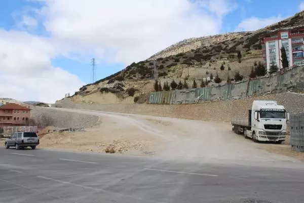KARAMAN SEYCAN HEMŞİRENİN ÖLDÜĞÜ YERDE YOL YAPIM ÇALIŞMASI SÜRÜYOR KARAMAN SEYCAN HEMŞİRENİN ÖLDÜĞÜ YERDE YOL YAPIM ÇALIŞMASI SÜRÜYOR
