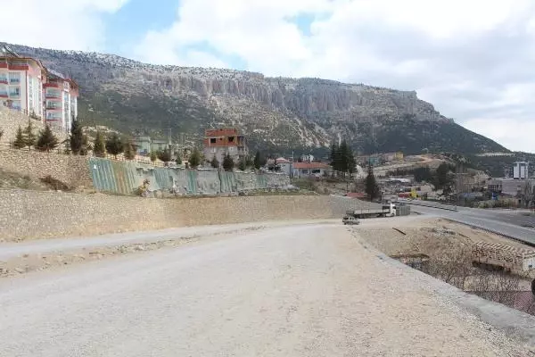 KARAMAN SEYCAN HEMŞİRENİN ÖLDÜĞÜ YERDE YOL YAPIM ÇALIŞMASI SÜRÜYOR KARAMAN SEYCAN HEMŞİRENİN ÖLDÜĞÜ YERDE YOL YAPIM ÇALIŞMASI SÜRÜYOR