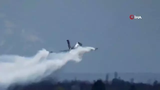 SOLOTÜRK'ün gösteri uçuşu nefesleri kesti SOLOTÜRK'ün gösteri uçuşu nefesleri kesti
