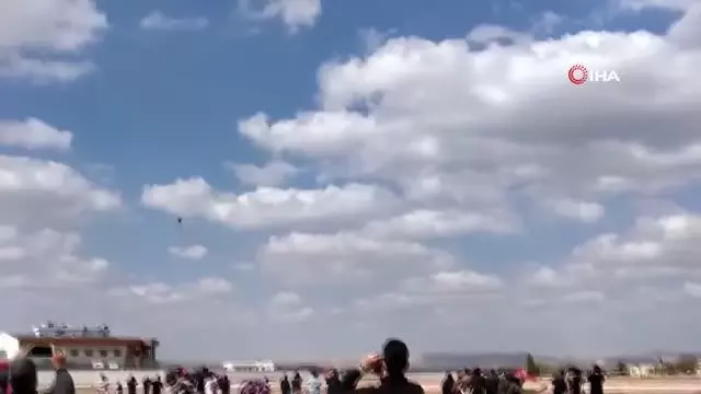 SOLOTÜRK'ün gösteri uçuşu nefesleri kesti SOLOTÜRK'ün gösteri uçuşu nefesleri kesti