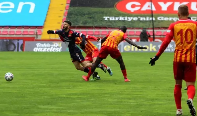 Süper Lig: Kayserispor: 0 Antalyaspor: 1 (İlk yarı)