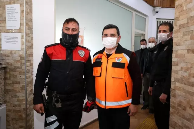 Tütüncü'den polis haftasında sürpriz ziyaret Tütüncü'den polis haftasında sürpriz ziyaret