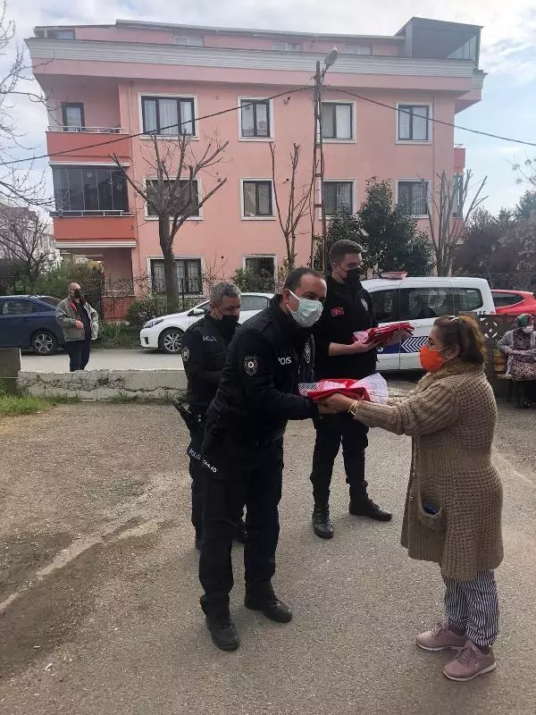 Son dakika haberleri | TUZLA'DA İHBARA GİDEN POLİS EKİPLERİNE SÜRPRİZ Son dakika haberleri | TUZLA'DA İHBARA GİDEN POLİS EKİPLERİNE SÜRPRİZ