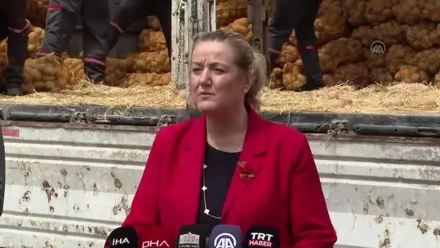 Son dakika haberi: Üreticiden alınan patates ve soğanlar, ihtiyaç sahibi 164 bin aileye ulaştırılacak Son dakika haberi: Üreticiden alınan patates ve soğanlar, ihtiyaç sahibi 164 bin aileye ulaştırılacak