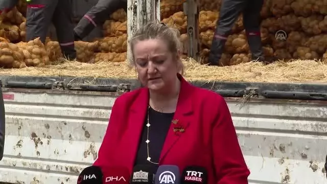 Son dakika haberi: Üreticiden alınan patates ve soğanlar, ihtiyaç sahibi 164 bin aileye ulaştırılacak Son dakika haberi: Üreticiden alınan patates ve soğanlar, ihtiyaç sahibi 164 bin aileye ulaştırılacak