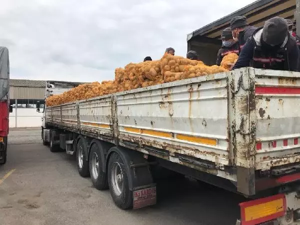 Son dakika haberi: Üreticiden alınan patates ve soğanlar, ihtiyaç sahibi 164 bin aileye ulaştırılacak Son dakika haberi: Üreticiden alınan patates ve soğanlar, ihtiyaç sahibi 164 bin aileye ulaştırılacak