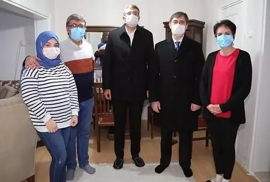 Son dakika haberi... Vali Çelik ve Emniyet Müdürü Koç'tan duygulandıran ziyaret Son dakika haberi... Vali Çelik ve Emniyet Müdürü Koç'tan duygulandıran ziyaret