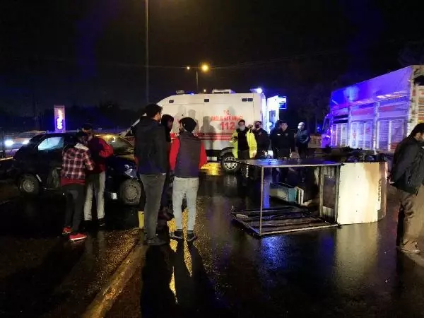 3 TEKERLİ BİSİKLETE 2 OTOMOBİL ÇARPTI 2 KİŞİ YARALI 3 TEKERLİ BİSİKLETE 2 OTOMOBİL ÇARPTI 2 KİŞİ YARALI