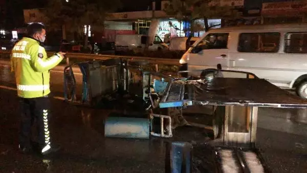3 TEKERLİ BİSİKLETE 2 OTOMOBİL ÇARPTI 2 KİŞİ YARALI 3 TEKERLİ BİSİKLETE 2 OTOMOBİL ÇARPTI 2 KİŞİ YARALI