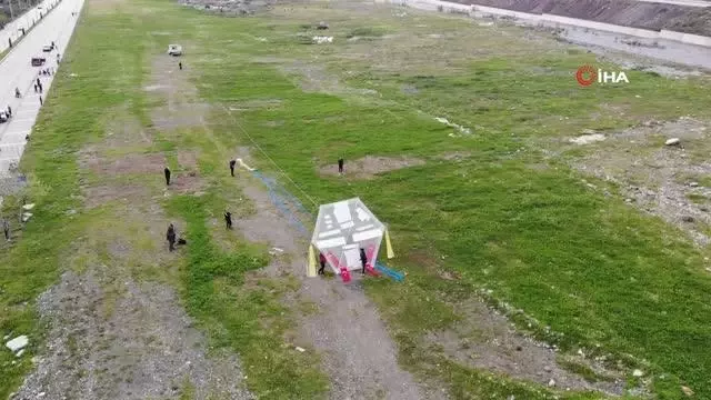 36 metrelik dev uçurtma rüzgar çıkmayınca uçmadı 36 metrelik dev uçurtma rüzgar çıkmayınca uçmadı