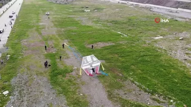 36 metrelik dev uçurtma rüzgar çıkmayınca uçmadı 36 metrelik dev uçurtma rüzgar çıkmayınca uçmadı