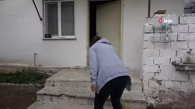 4 öğrencisi için köye taşınıp boş evi sınıfa dönüştürdü 4 öğrencisi için köye taşınıp boş evi sınıfa dönüştürdü