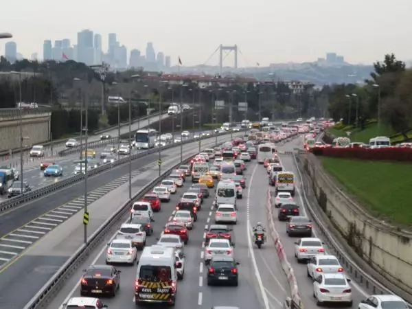 İSTANBUL-56 SAATLİK KISITLAMA SONRASI İSTANBUL'DA TRAFİK YOĞUNLUĞU İSTANBUL-56 SAATLİK KISITLAMA SONRASI İSTANBUL'DA TRAFİK YOĞUNLUĞU