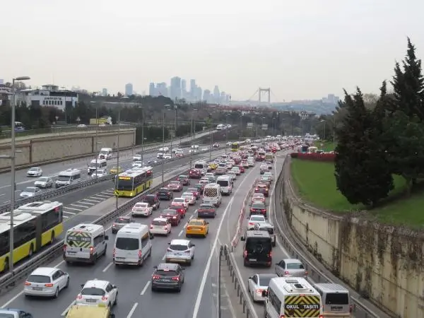 İSTANBUL-56 SAATLİK KISITLAMA SONRASI İSTANBUL'DA TRAFİK YOĞUNLUĞU İSTANBUL-56 SAATLİK KISITLAMA SONRASI İSTANBUL'DA TRAFİK YOĞUNLUĞU