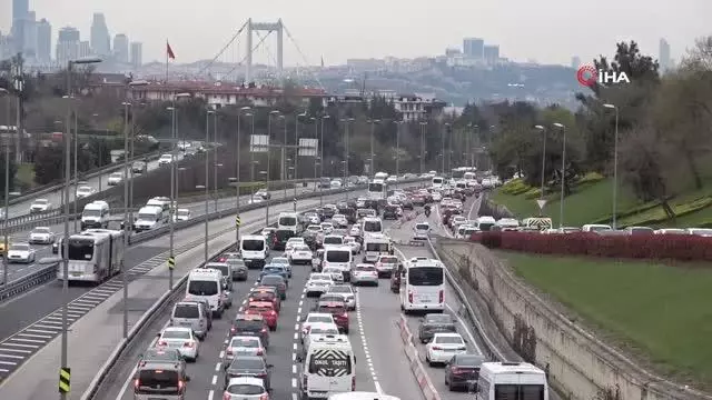 56 saatlik kısıtlamanın sonlanmasıyla E-5'te trafik yoğunluğu 56 saatlik kısıtlamanın sonlanmasıyla E-5'te trafik yoğunluğu